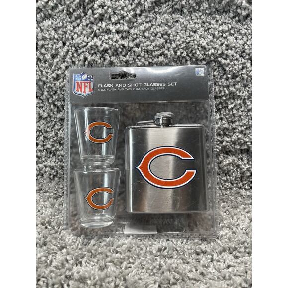 NFL Chicago Bears Flask w 2 Shot Glass Set Brushed Stainless Steel Portable New - Picture 7 of 9